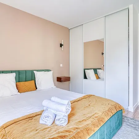 Charmant T2 Moderne Avec Balcon - 317b Rueil-Malmaison